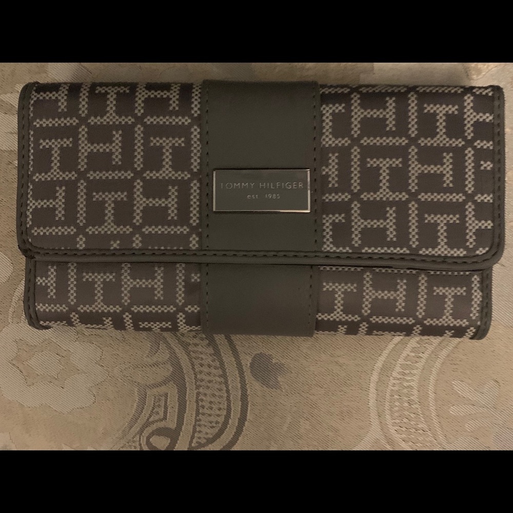 Tommy hilfiger wallet